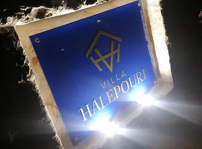 Halepouri *
